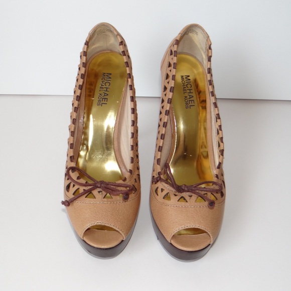 #27 MICHAEL KORS HEELS - Picture 3 of 6